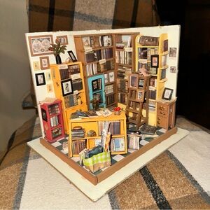 Miniature Bookshelf Diorama
